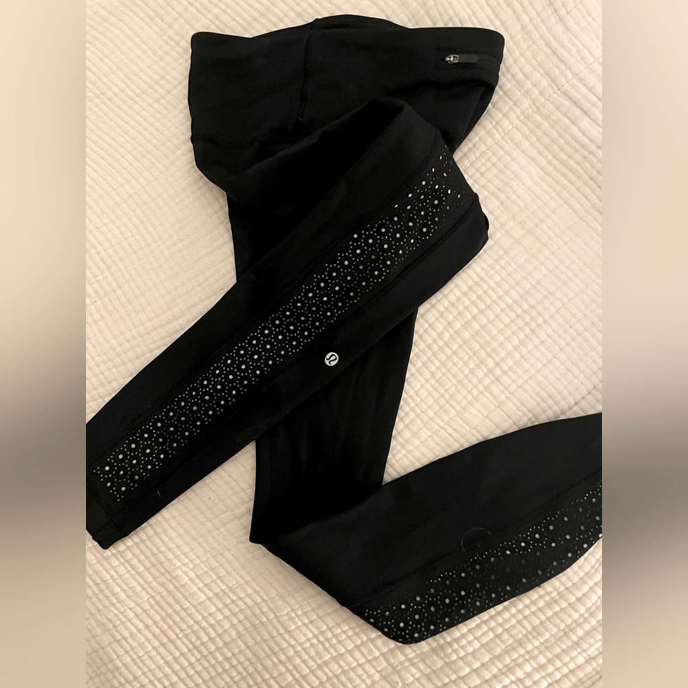 lululemon - black high waisted leggings with white detail